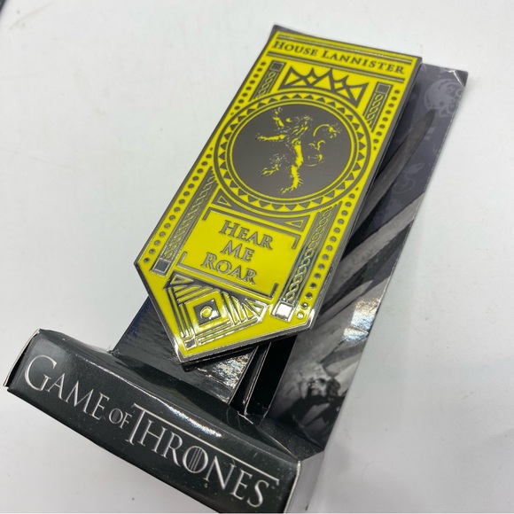 Game of Thrones House Lannister HEAR ME ROAR Pin With Box - Picture 9 of 9
